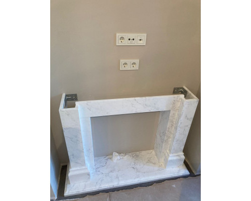КП-306059 Портал из мрамора Крема Марфил нежно-бежевого цвета с розовым оттенком